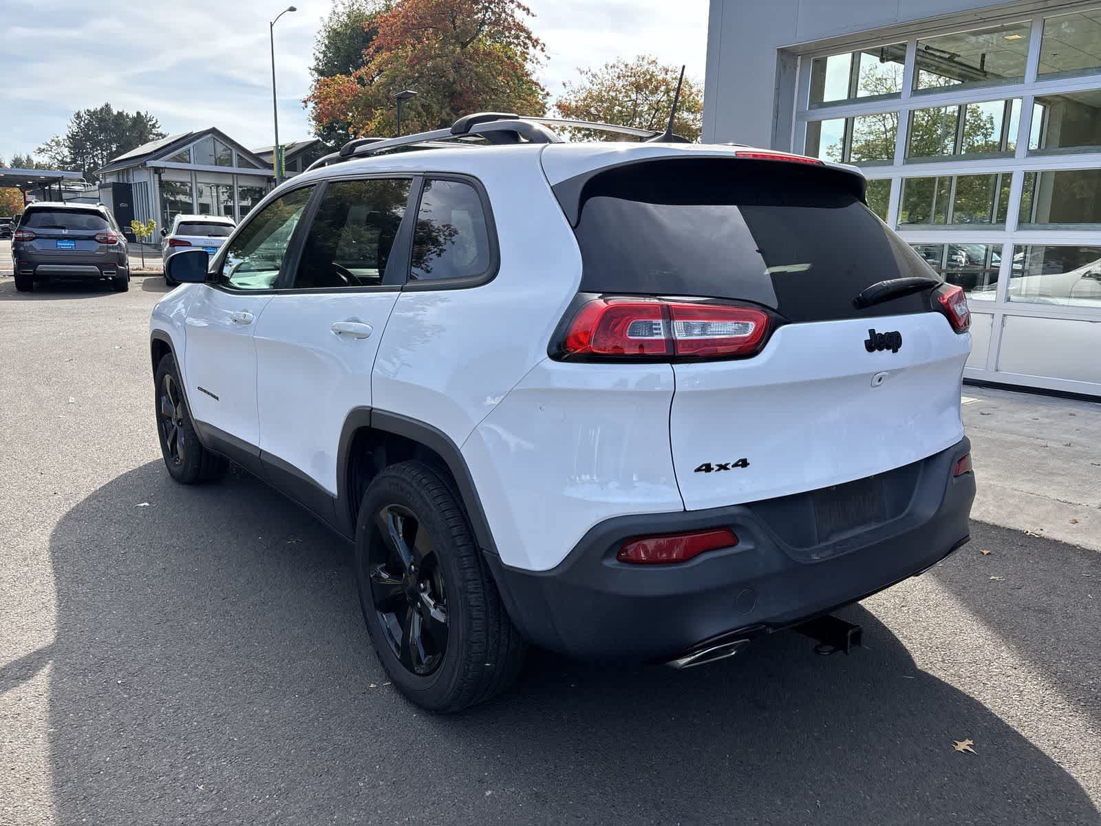 Used 2018 Jeep Cherokee Latitude w/ Altitude Package AWD/4WD image 3