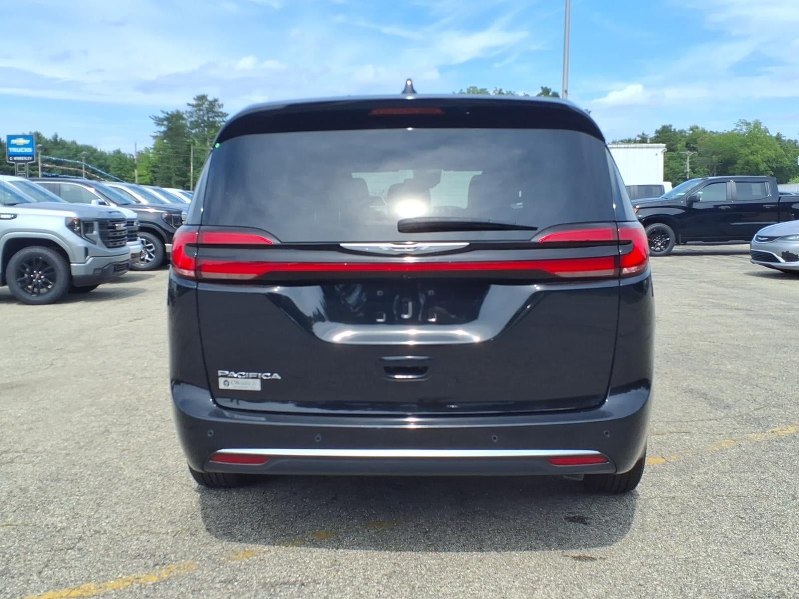 Used 2025 Chrysler Pacifica Select FWD image 14