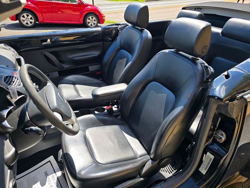 Used 2007 Volkswagen Beetle Convertible w/ Package 1 FWD image 11