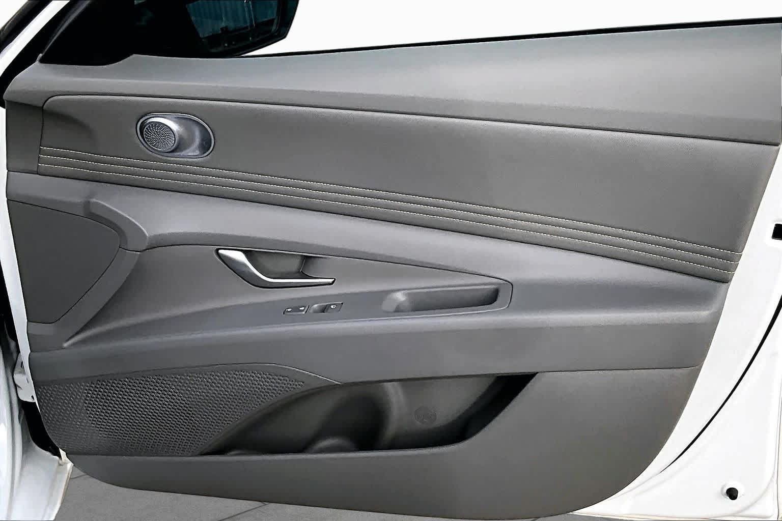 Used 2025 Hyundai Elantra SEL FWD image 23