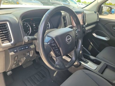 Used 2024 Nissan Frontier SV w/ SV Convenience Package RWD image 17