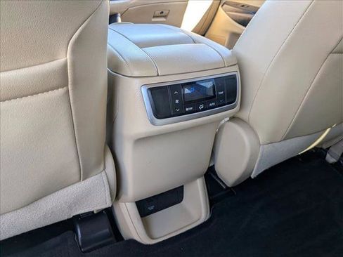 Used 2019 Toyota Highlander Limited image 17