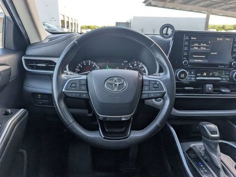 Used 2020 Toyota Highlander XLE FWD image 24