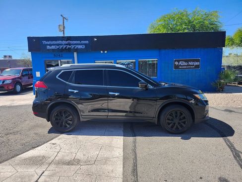 Used 2017 Nissan Rogue S w/ S Appearance Package FWD image 7