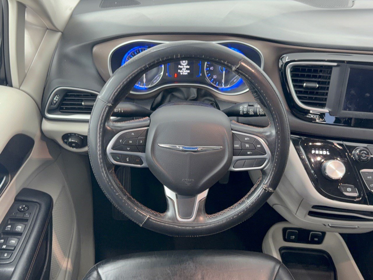 Used 2019 Chrysler Pacifica Touring-L FWD image 10