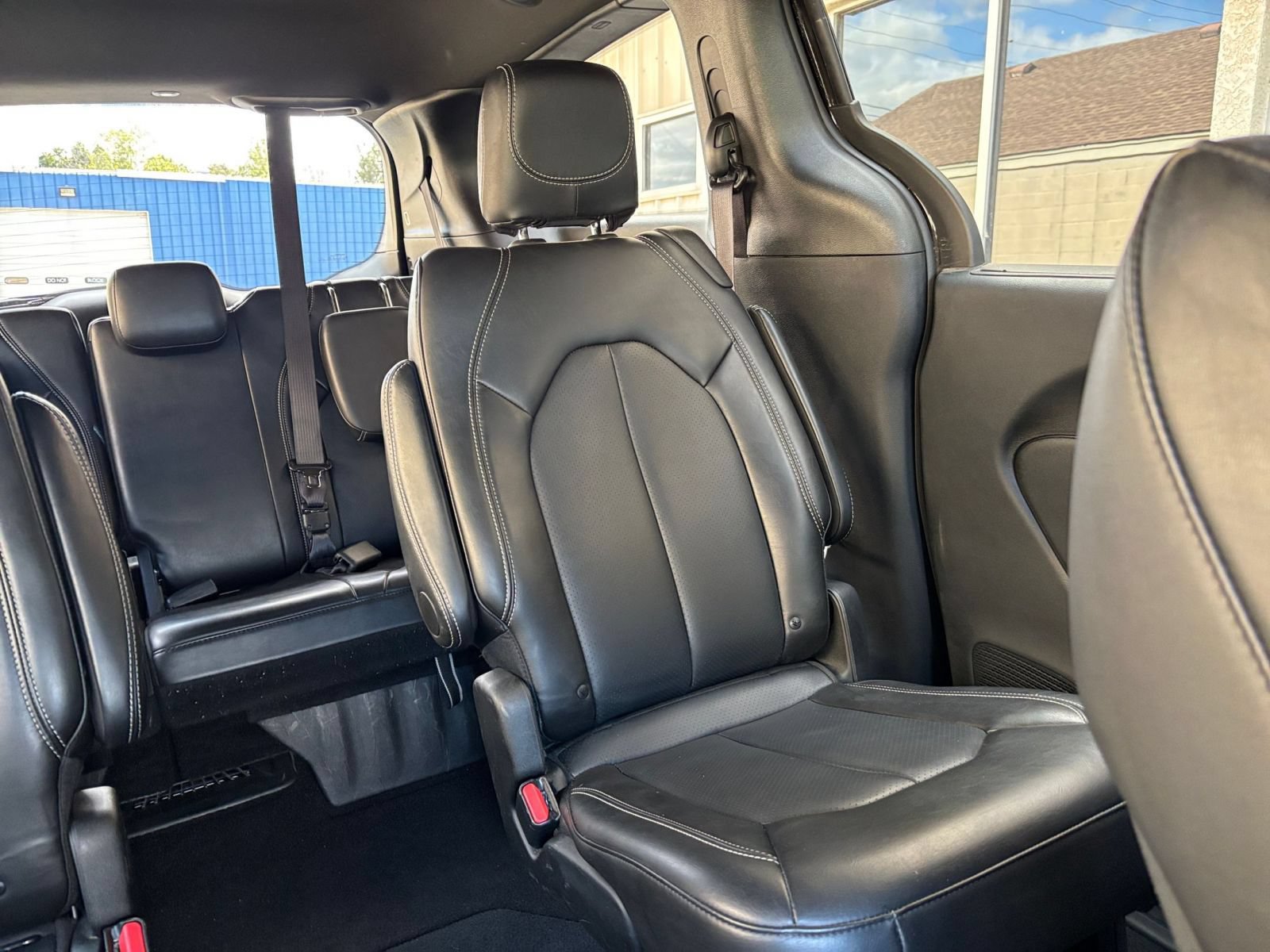 Used 2025 Chrysler Pacifica Select FWD image 39