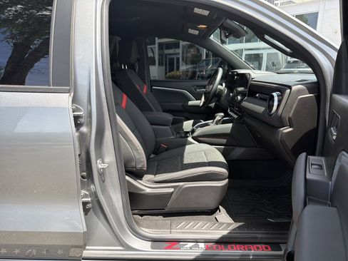 Used 2023 Chevrolet Colorado Z71 w/ Z71 Convenience Package 2 AWD/4WD image 46