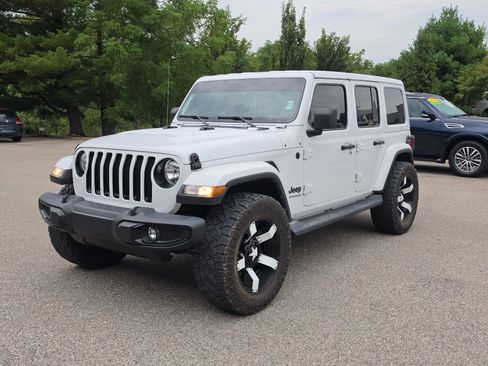 Used 2021 Jeep Wrangler Unlimited Sahara AWD/4WD image 3