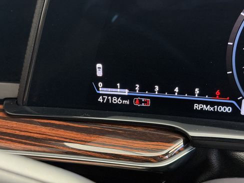 Used 2022 Cadillac Escalade Luxury AWD/4WD image 19