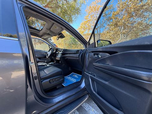 Used 2018 Honda Pilot Touring image 12