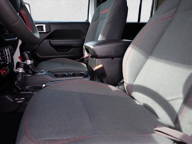Used 2024 Jeep Gladiator Rubicon w/ Technology Group AWD/4WD image 11