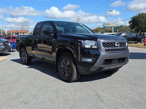 Used 2025 Nissan Frontier SV w/ SV Convenience Package image 10