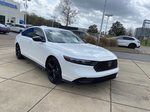 Used 2023 Honda Accord Sport image 2