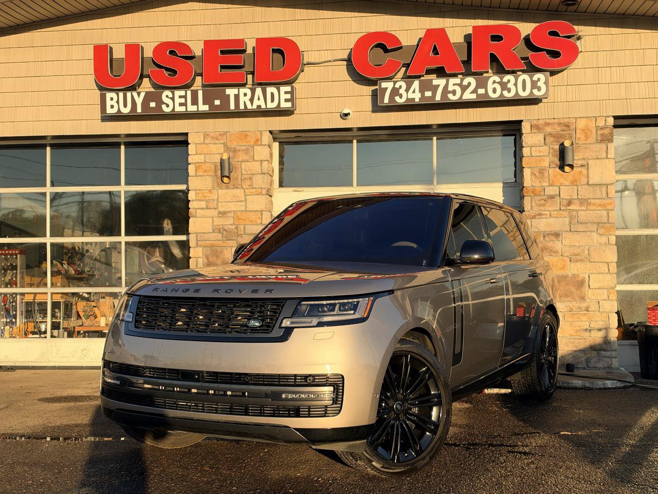 Used 2023 Land Rover Range Rover Long Wheelbase SE AWD/4WD image 2