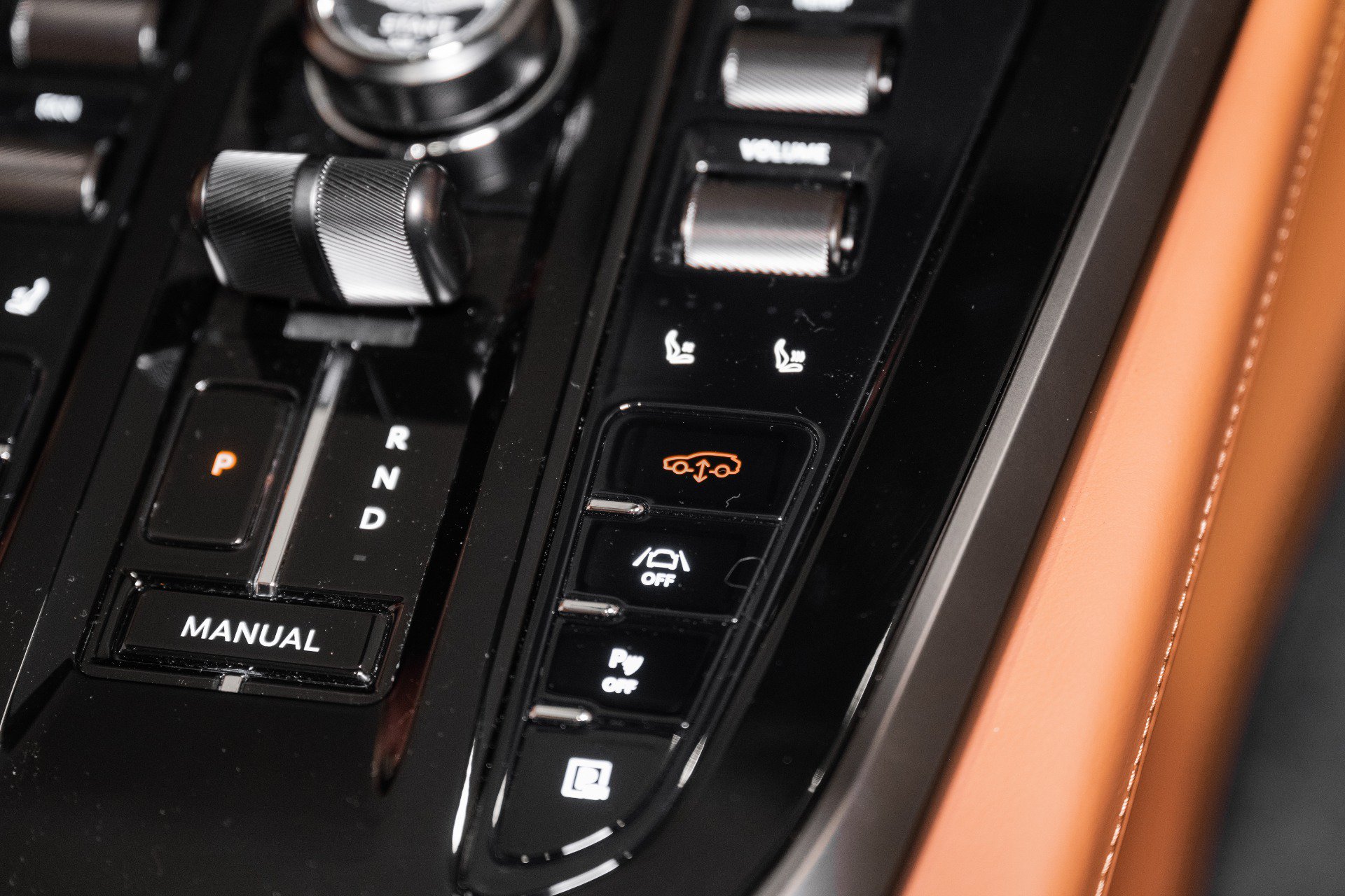 Used 2026 Aston Martin DBX S AWD/4WD image 40