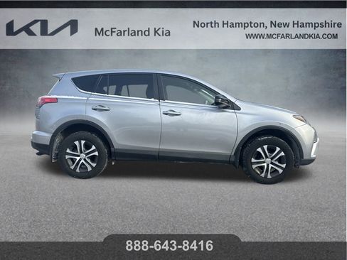 Used 2018 Toyota RAV4 LE image 7