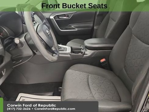 Used 2021 Toyota RAV4 XLE image 12