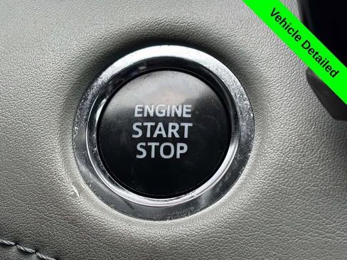 Used 2023 Toyota Highlander L image 14