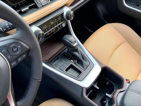 Used 2025 Toyota RAV4 Limited image 15