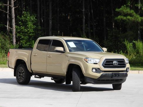 Used 2020 Toyota Tacoma SR5 w/ Technology Package AWD/4WD image 10