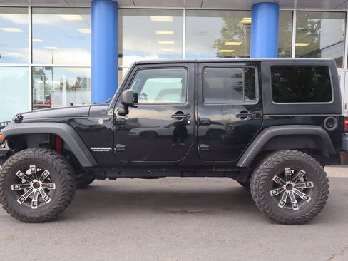 Used 2012 Jeep Wrangler Unlimited Rubicon w/ Connectivity Group AWD/4WD image 2