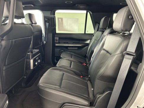 Used 2018 Ford Expedition XLT w/ Equipment Group 201A AWD/4WD image 33