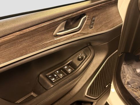 Used 2022 Jeep Grand Cherokee Limited 4xe w/ Luxury Tech Group II image 15