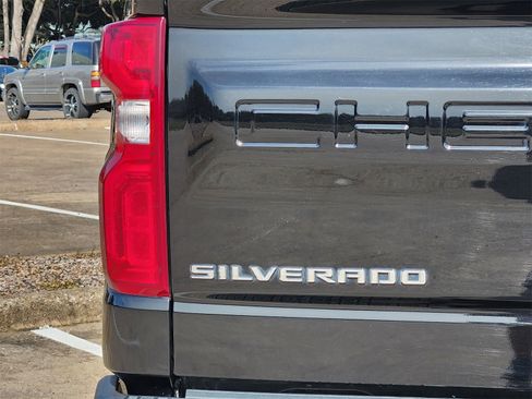 Used 2022 Chevrolet Silverado 1500 Custom image 12