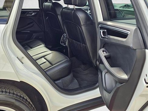 Used 2018 Porsche Macan AWD/4WD image 14