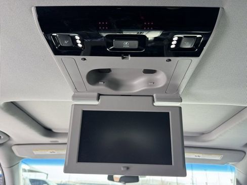 Used 2017 Cadillac Escalade Premium Luxury image 16