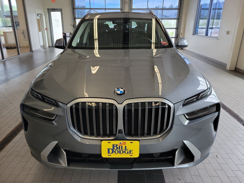 Used 2025 BMW X7 xDrive40i AWD/4WD image 2