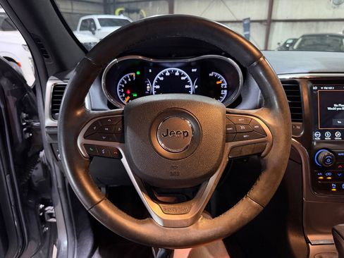 Used 2018 Jeep Grand Cherokee Altitude AWD/4WD image 30