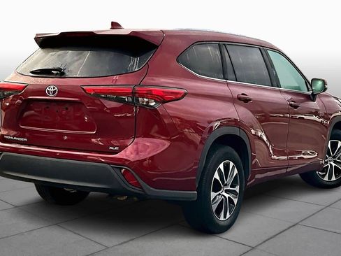 Used 2020 Toyota Highlander XLE image 12