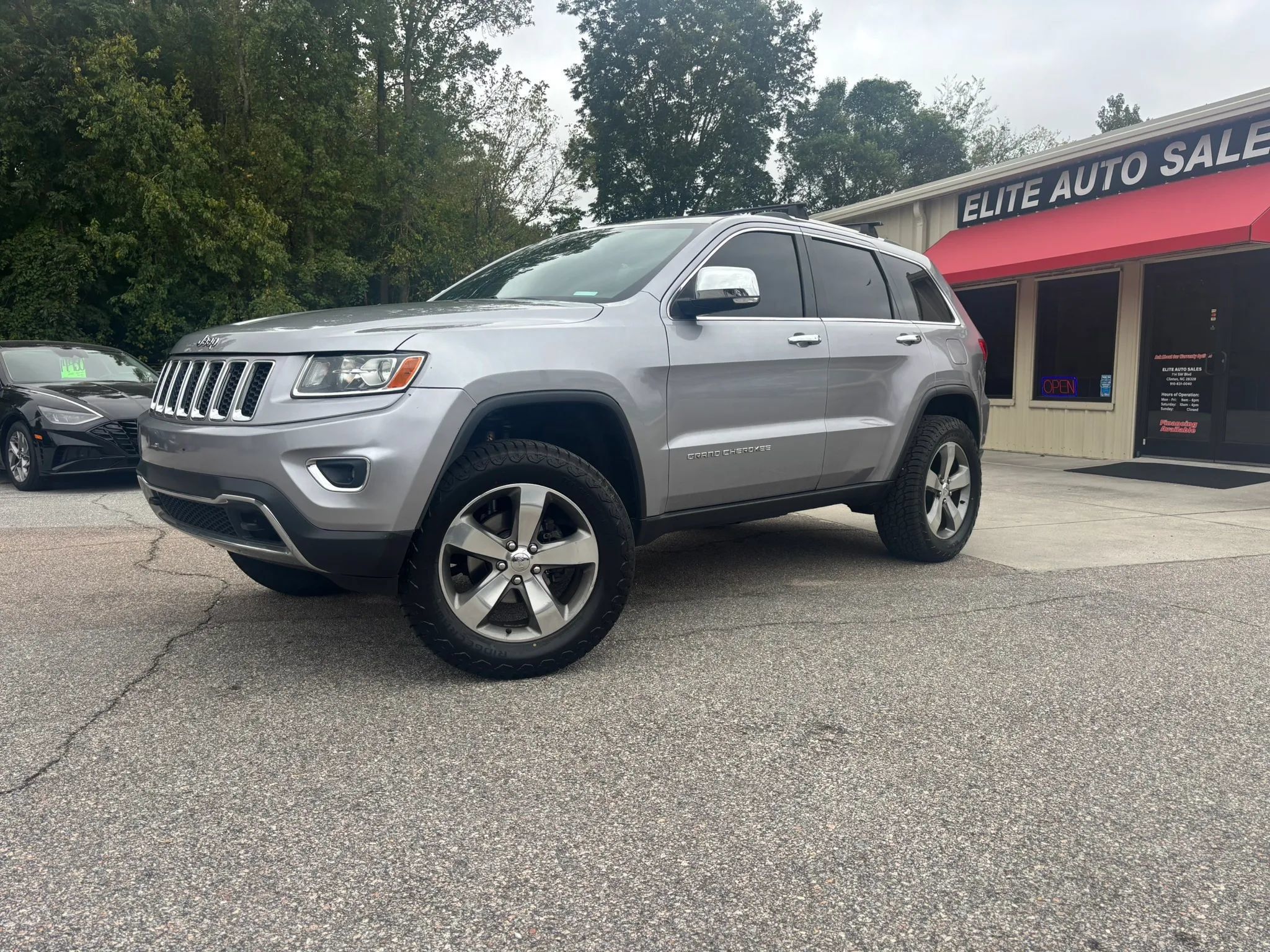Used 2014 Jeep Grand Cherokee Limited AWD/4WD image 3