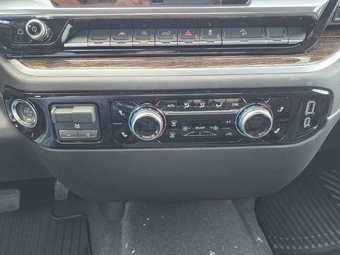 New 2026 GMC Sierra 1500 SLE w/ X31 Off-Road Package AWD/4WD image 29