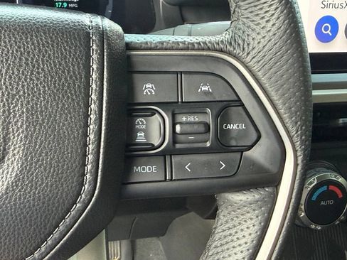 Used 2025 Toyota Tacoma TRD Off-Road AWD/4WD image 36