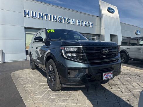Used 2025 Ford Expedition Platinum w/ Stealth Performance Package image 1