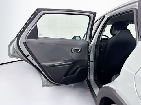 Used 2025 Kia K4 LXS image 25