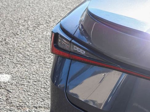 Used 2022 Lexus IS 350 F Sport image 8