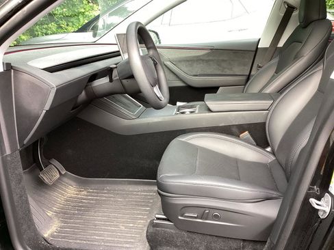 Used 2026 Tesla Model Y 2WD image 7