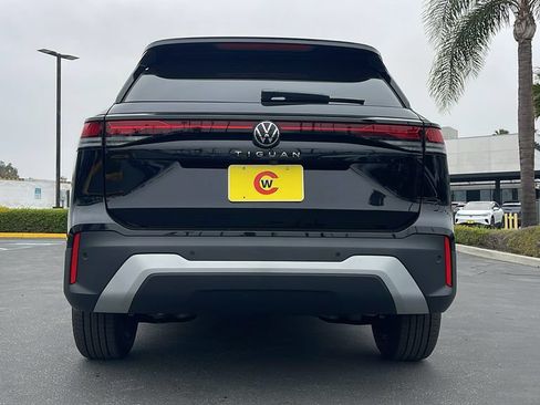 Certified 2025 Volkswagen Tiguan S FWD image 10