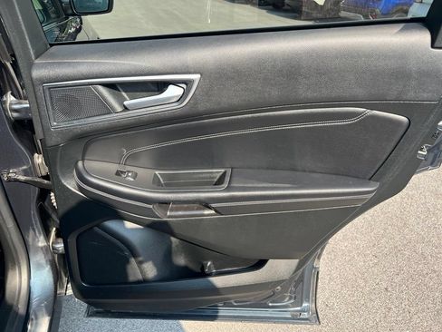 Used 2022 Ford Edge Titanium AWD/4WD image 24