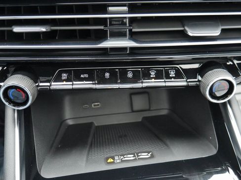 New 2026 Chevrolet Traverse High Country image 18