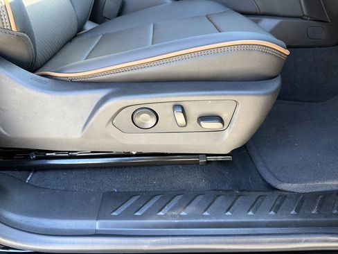 New 2025 GMC Canyon AT4 w/ Nightfall Edition image 17