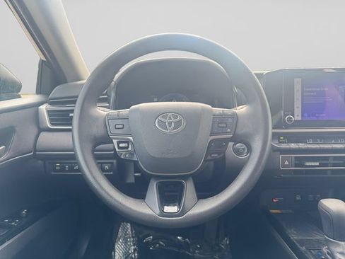 Used 2025 Toyota Camry LE FWD image 11