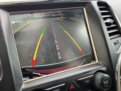 Used 2017 Jeep Grand Cherokee Limited w/ Luxury Group II image 21