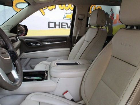 Used 2022 GMC Yukon XL Denali image 19