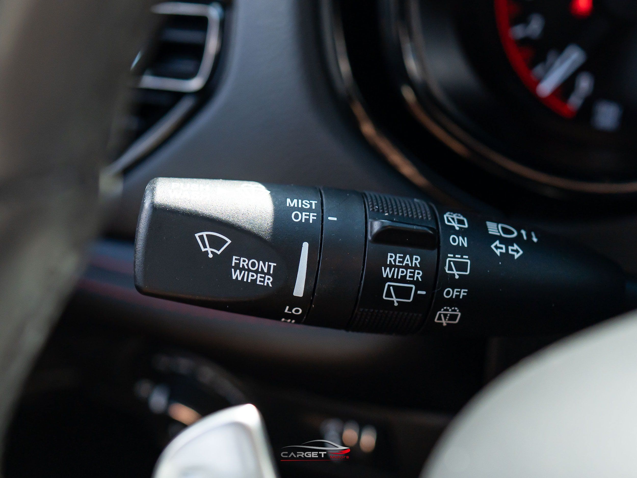 Used 2023 Dodge Durango R/T w/ Tow 'N Go Package AWD/4WD image 30