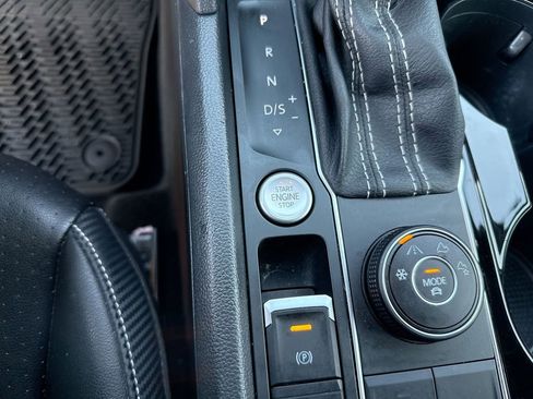 Used 2022 Volkswagen Atlas Cross Sport SEL R-Line image 15