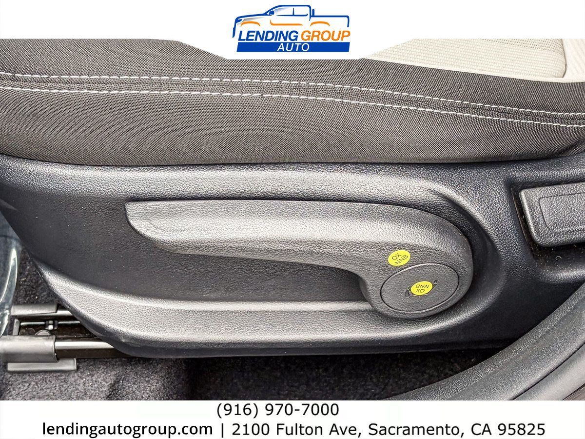 Used 2023 Hyundai Venue SEL FWD image 20